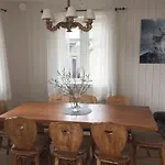 Moderne På Lemonsjøen I Jotunheimen