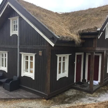 Moderne På Lemonsjøen I Jotunheimen